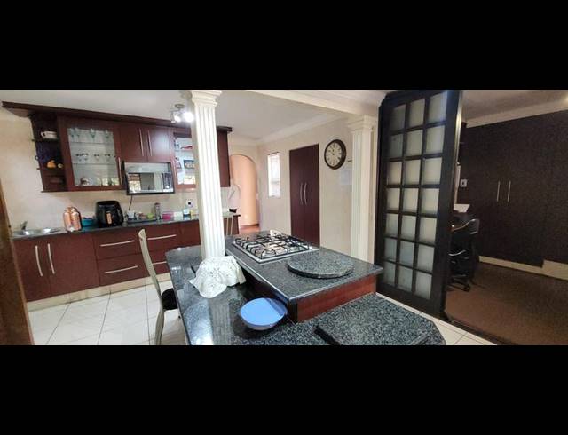 3 BEDROOM HOUSE FOR SALE IN MAYBERRY PARK